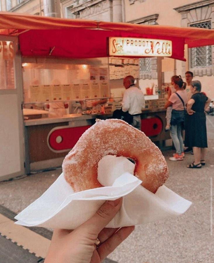 Piazza Napoleone Sweet Apartment لوكا المظهر الخارجي الصورة