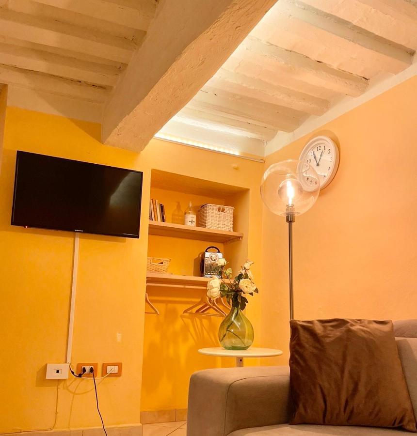 Piazza Napoleone Sweet Apartment لوكا المظهر الخارجي الصورة